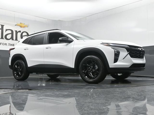 New 2026 Chevrolet Trax LT w/ Driver Confidence Package FWD image 2