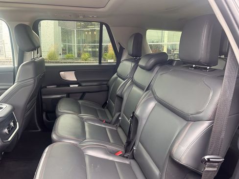 Used 2025 Ford Expedition Active AWD/4WD image 13