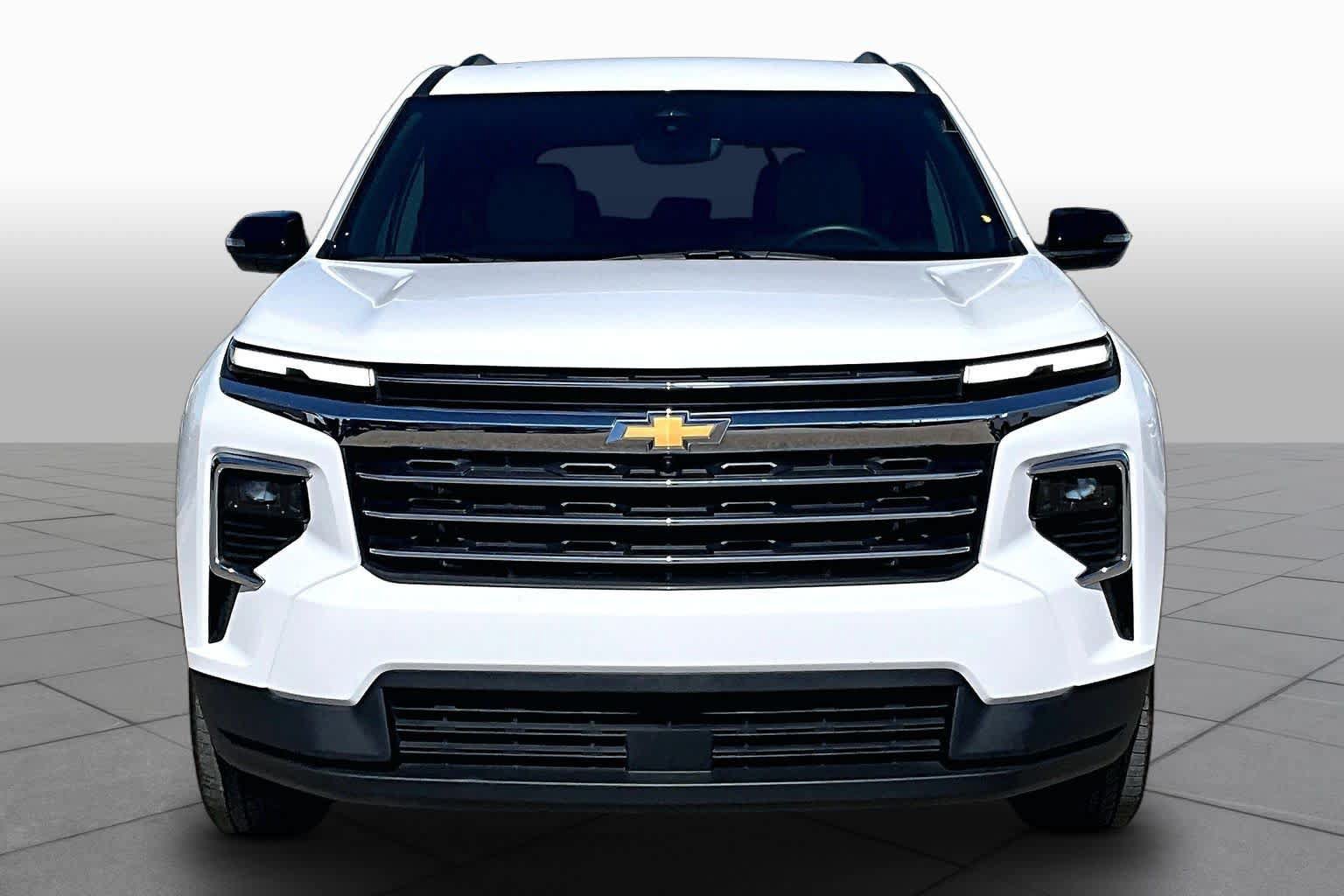 Used 2026 Chevrolet Traverse LT w/ Driver Confidence Package FWD image 4