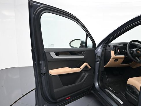 Certified 2026 Porsche Cayenne AWD/4WD image 15