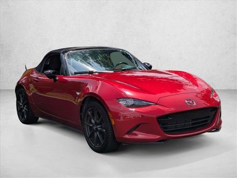 Used 2017 MAZDA MX-5 Miata Club RWD image 3