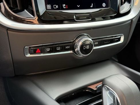 Certified 2025 Volvo V60 B5 Cross Country Plus image 29