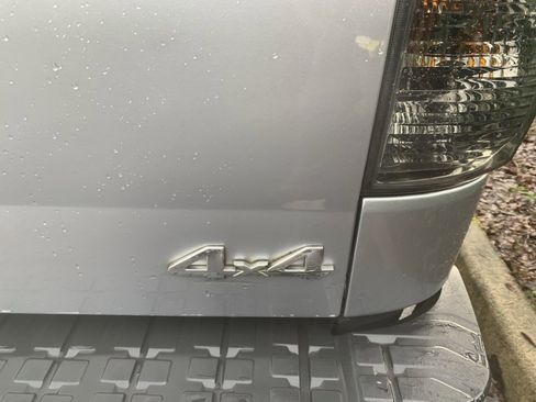 Used 2010 Toyota Tundra 4x4 Double Cab image 9