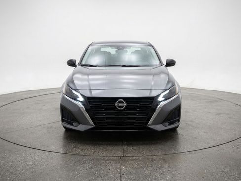 Used 2025 Nissan Altima 2.5 SV image 2