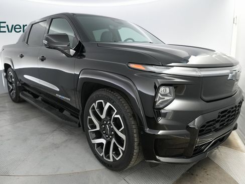 Used 2024 Chevrolet Silverado EV RST image 2