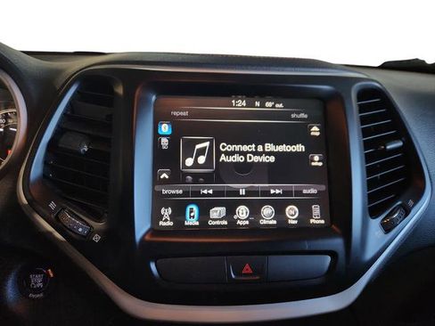 Used 2016 Jeep Cherokee Limited w/ Luxury Group image 12