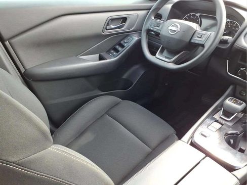 Used 2025 Nissan Rogue S FWD image 9