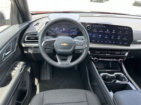 New 2025 Chevrolet Traverse LT w/ Sun and Wheel Package image 15