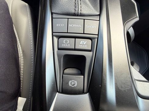 Used 2025 Toyota Camry SE AWD/4WD image 29