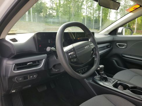 Used 2025 Kia K4 LXS image 14