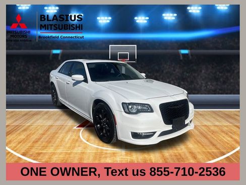 Used 2023 Chrysler 300 Touring L w/ Popular Equipment Group image 1
