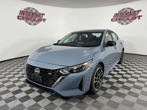 Used 2025 Nissan Sentra SR image 3