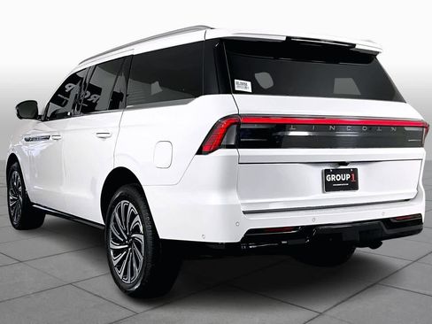 Used 2025 Lincoln Navigator Black Label image 11