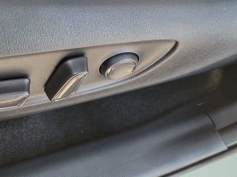 Used 2025 Toyota RAV4 XLE Premium image 27