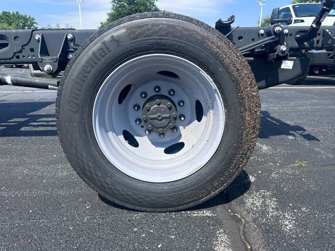 New 2024 Ford F550 4x4 Regular Cab Super Duty image 9