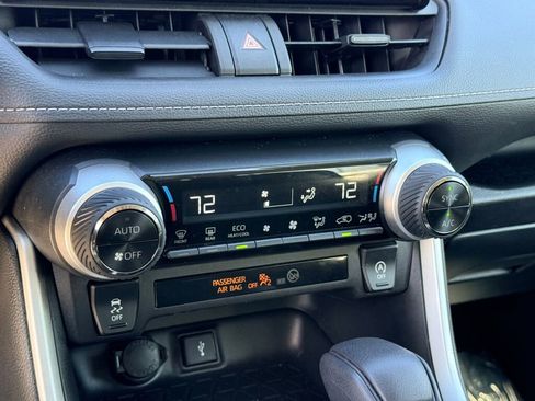 Used 2021 Toyota RAV4 XLE image 24