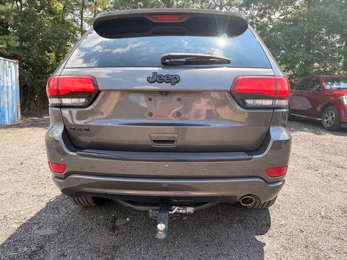 Used 2017 Jeep Grand Cherokee Altitude AWD/4WD image 4