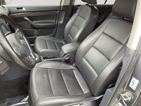 Used 2011 Volkswagen Jetta SE FWD image 9