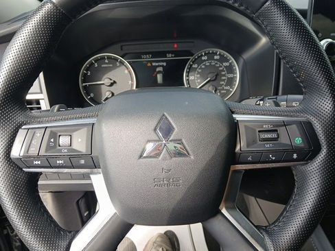 Used 2024 Mitsubishi Outlander SE image 30