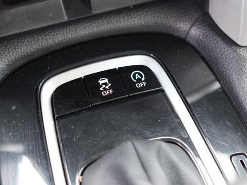 Used 2025 Toyota Corolla Cross XLE FWD image 28