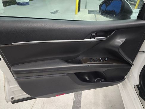 Used 2023 Toyota Camry SE FWD image 13