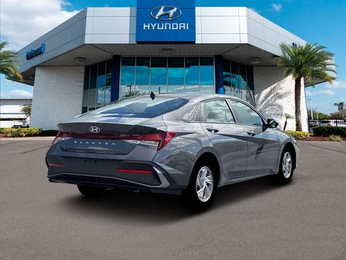 New 2026 Hyundai Elantra SE FWD image 8