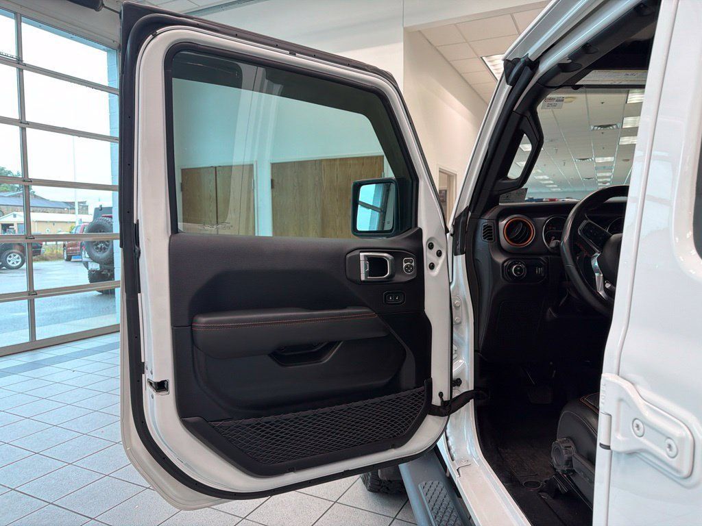 Used 2023 Jeep Gladiator Mojave w/ Trailer Tow Package AWD/4WD image 5