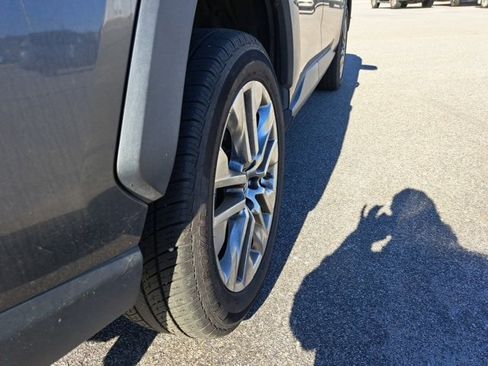 Used 2019 Toyota RAV4 Limited image 7