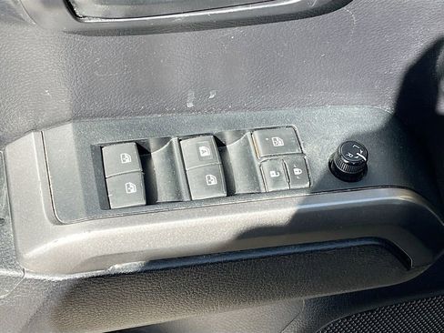 Used 2020 Toyota Tacoma SR5 w/ Technology Package image 17