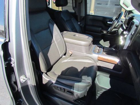 Used 2019 GMC Sierra 1500 SLT w/ SLT Premium Plus Package AWD/4WD image 17