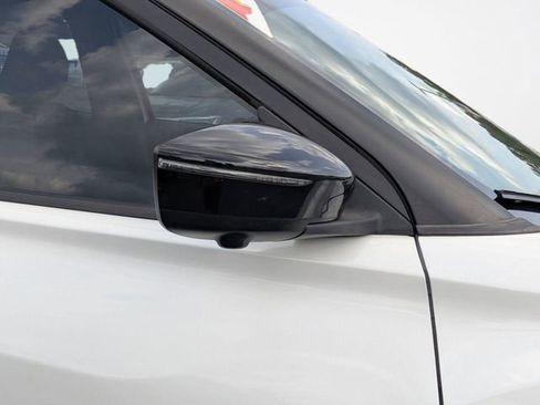 Used 2020 Nissan Kicks SR FWD image 11