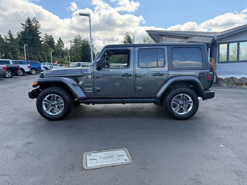Used 2020 Jeep Wrangler Unlimited Sahara image 15