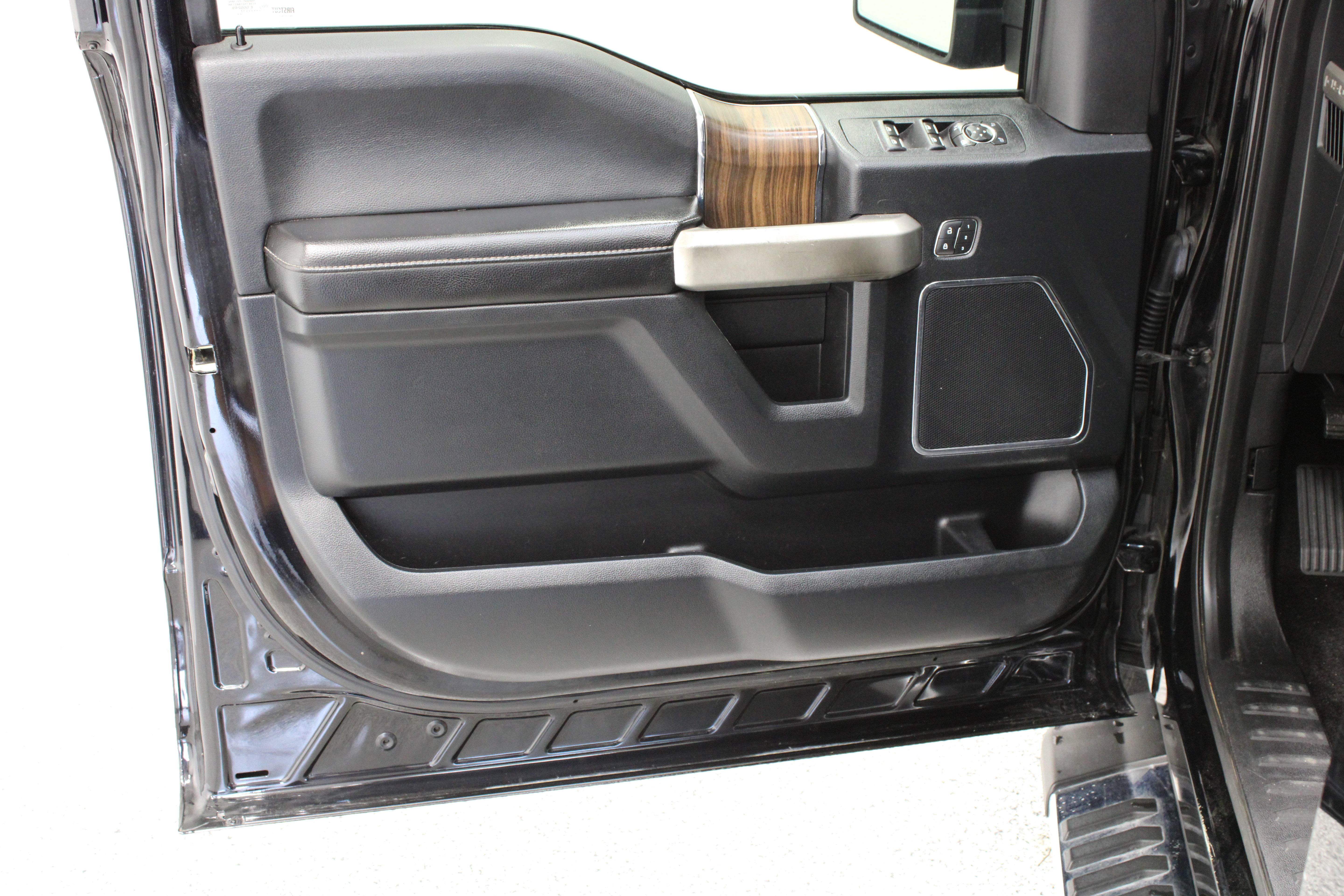 Used 2017 Ford F150 Lariat w/ Equipment Group 502A Luxury RWD image 14