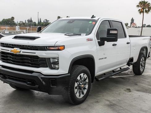 Used 2025 Chevrolet Silverado 2500 Custom w/ Custom Value Package AWD/4WD image 4