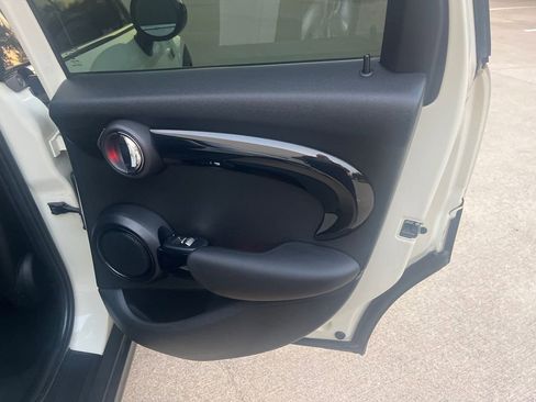 Used 2019 MINI Cooper 4-Door Hardtop image 18