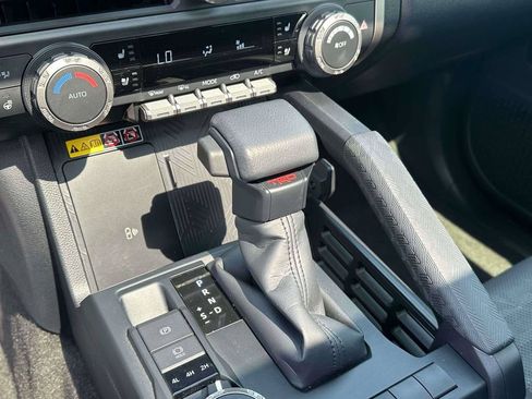 Used 2025 Toyota 4Runner TRD Off-Road Premium AWD/4WD image 32