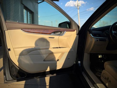 Used 2013 Cadillac XTS Premium image 7