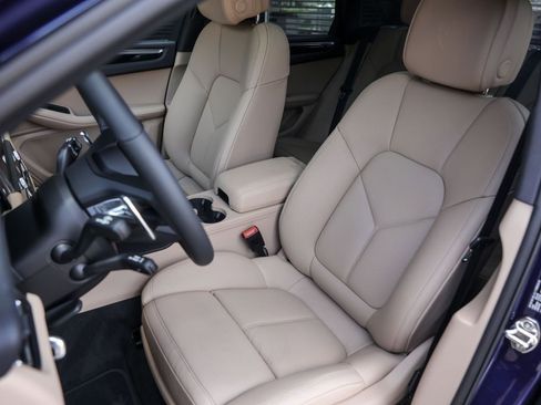 Certified 2026 Porsche Macan AWD/4WD image 5