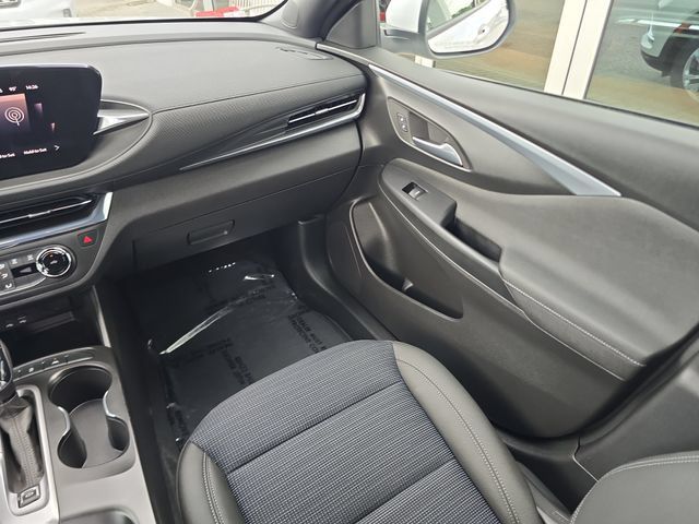 Used 2025 Buick Envista Preferred FWD image 14