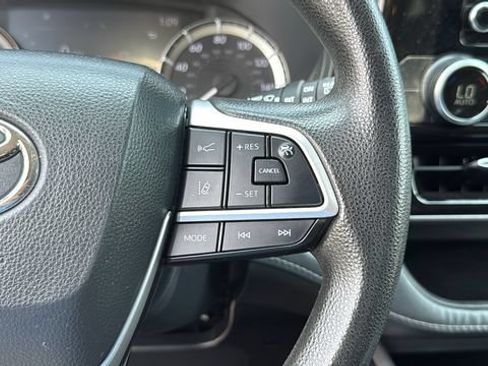 Used 2023 Toyota Highlander L FWD image 13