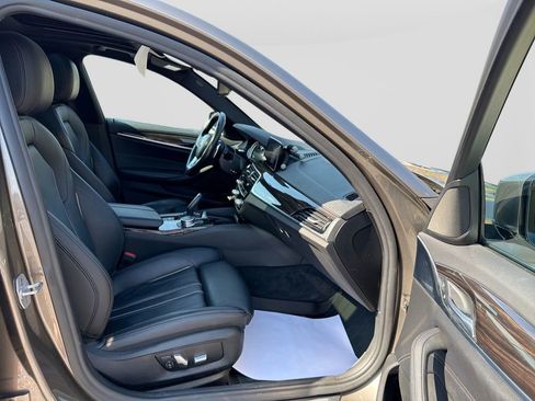 Used 2019 BMW 530i xDrive w/ Convenience Package image 30