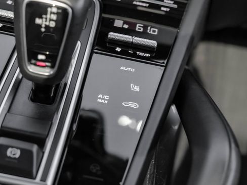 Used 2020 Porsche Cayenne Turbo image 29