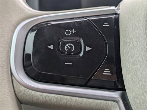 Used 2020 Volvo V60 T5 Momentum image 24