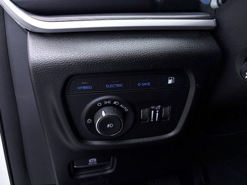 Used 2023 Jeep Grand Cherokee 4WD 4xe w/ Luxury Tech Group II image 5
