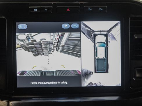 Used 2024 Ford F350 Lariat w/ FX4 Off-Road Package image 22