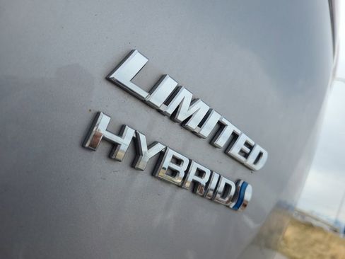 Used 2017 Toyota RAV4 Limited w/ Advanced Technology Package image 18