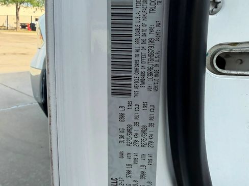 Used 2017 RAM 1500 Laramie RWD image 30