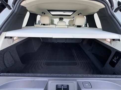 Certified 2025 Land Rover Range Rover SE AWD/4WD image 19