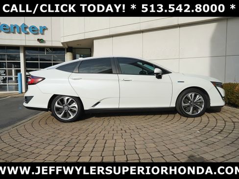 Used 2018 Honda Clarity Touring image 2