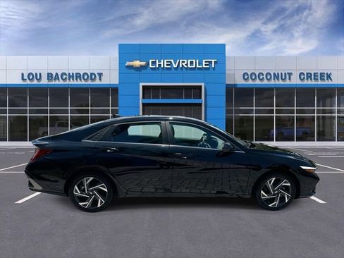 Used 2025 Hyundai Elantra SEL FWD image 9
